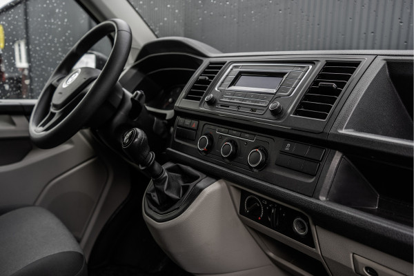 Volkswagen Transporter T6 Kombi 2.0TDI L2H1 | 9-Persoons | Incl. btw en bpm | Cruise | Airco | PDC | Euro 6 Volkswagen Transporter T6 Kombi 2.0TDI L2H1 | 9-Persoons | Incl. btw en bpm | Cruise | Airco | PDC | Euro 6