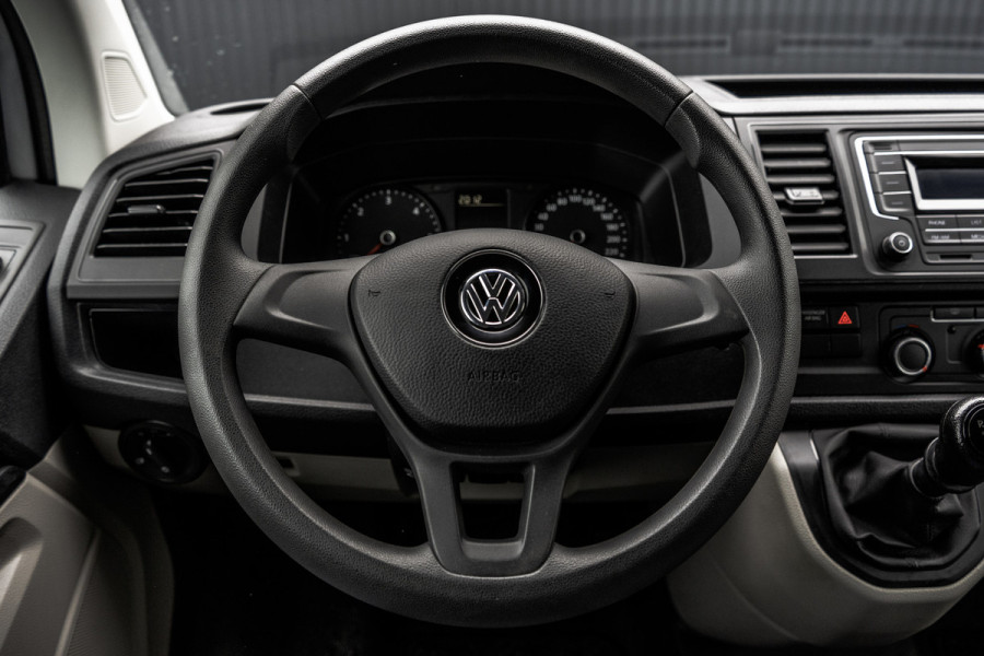 Volkswagen Transporter T6 Kombi 2.0TDI L2H1 | 9-Persoons | Incl. btw en bpm | Cruise | Airco | PDC | Euro 6 Volkswagen Transporter T6 Kombi 2.0TDI L2H1 | 9-Persoons | Incl. btw en bpm | Cruise | Airco | PDC | Euro 6