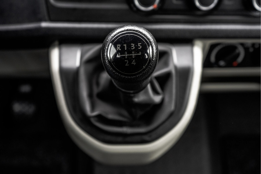 Volkswagen Transporter T6 Kombi 2.0TDI L2H1 | 9-Persoons | Incl. btw en bpm | Cruise | Airco | PDC | Euro 6 Volkswagen Transporter T6 Kombi 2.0TDI L2H1 | 9-Persoons | Incl. btw en bpm | Cruise | Airco | PDC | Euro 6