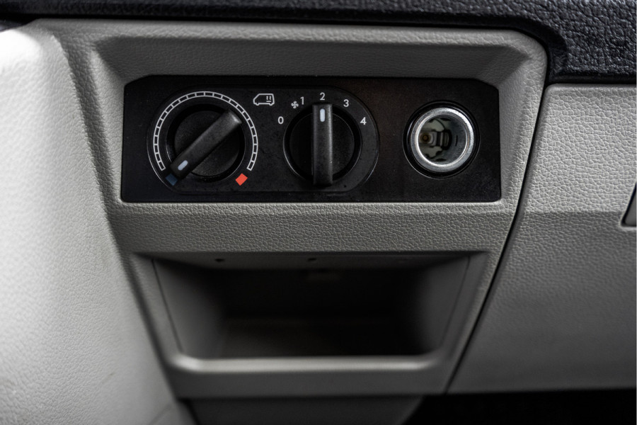 Volkswagen Transporter T6 Kombi 2.0TDI L2H1 | 9-Persoons | Incl. btw en bpm | Cruise | Airco | PDC | Euro 6 Volkswagen Transporter T6 Kombi 2.0TDI L2H1 | 9-Persoons | Incl. btw en bpm | Cruise | Airco | PDC | Euro 6