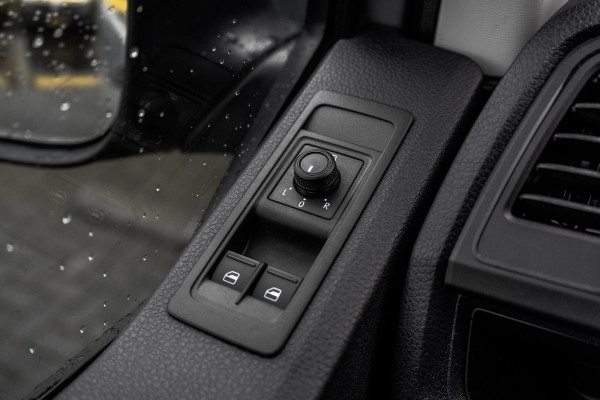 Volkswagen Transporter T6 Kombi 2.0TDI L2H1 | 9-Persoons | Incl. btw en bpm | Cruise | Airco | PDC | Euro 6 Volkswagen Transporter T6 Kombi 2.0TDI L2H1 | 9-Persoons | Incl. btw en bpm | Cruise | Airco | PDC | Euro 6