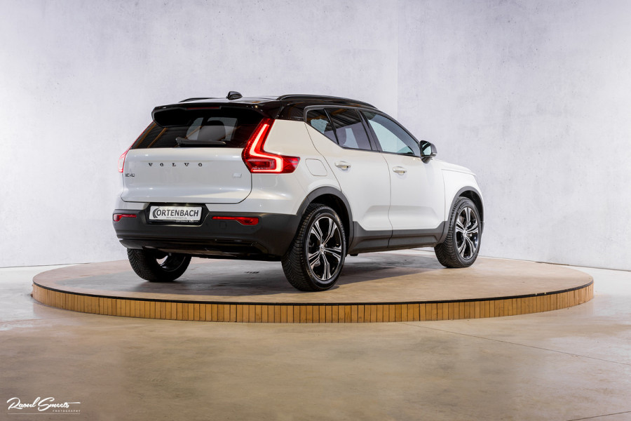 Volvo XC40 1.5 T5 Recharge R-Design | Adaptieve cruise | Panorama dak | Harman Kardon | Zwenkbare trekhaak |