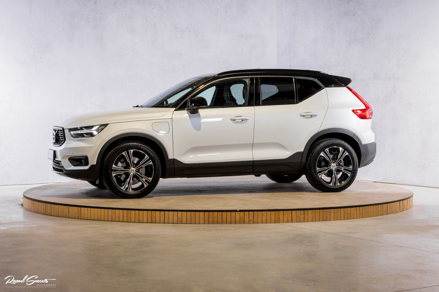 Volvo XC40 1.5 T5 Recharge R-Design | Adaptieve cruise | Panorama dak | Harman Kardon | Zwenkbare trekhaak |