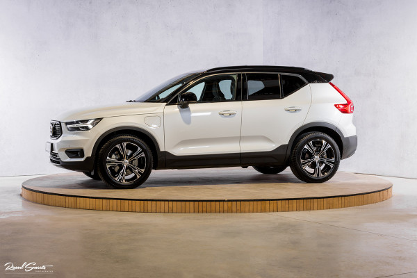 Volvo XC40 1.5 T5 Recharge R-Design | Adaptieve cruise | Panorama dak | Harman Kardon | Zwenkbare trekhaak |