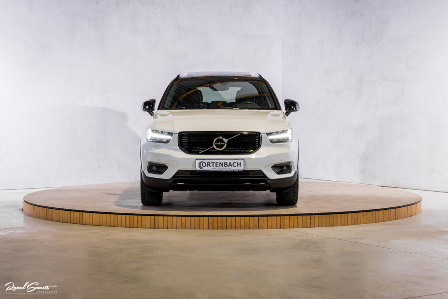Volvo XC40 1.5 T5 Recharge R-Design | Adaptieve cruise | Panorama dak | Harman Kardon | Zwenkbare trekhaak |