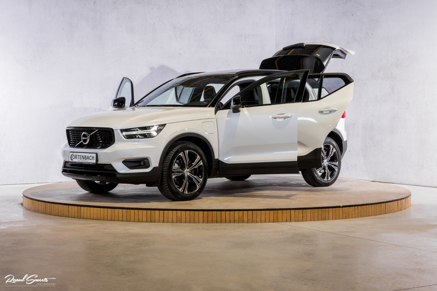 Volvo XC40 1.5 T5 Recharge R-Design | Adaptieve cruise | Panorama dak | Harman Kardon | Zwenkbare trekhaak |