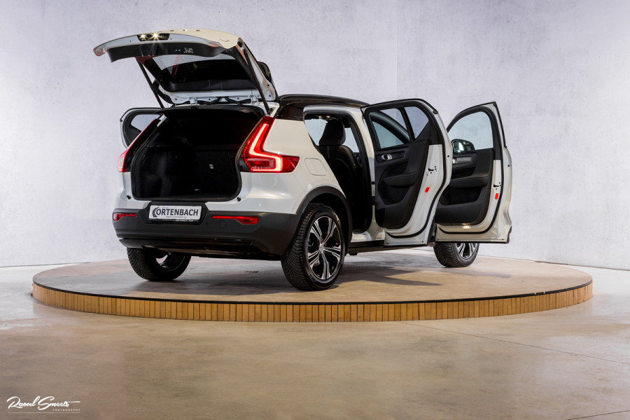 Volvo XC40 1.5 T5 Recharge R-Design | Adaptieve cruise | Panorama dak | Harman Kardon | Zwenkbare trekhaak |