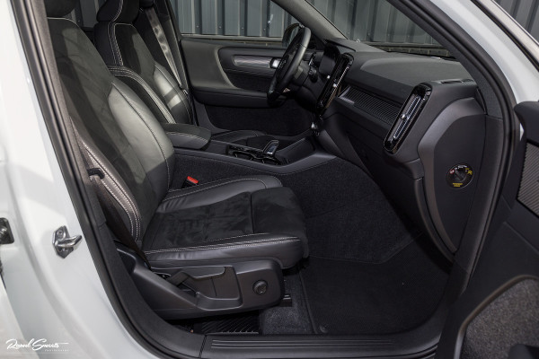 Volvo XC40 1.5 T5 Recharge R-Design | Adaptieve cruise | Panorama dak | Harman Kardon | Zwenkbare trekhaak |