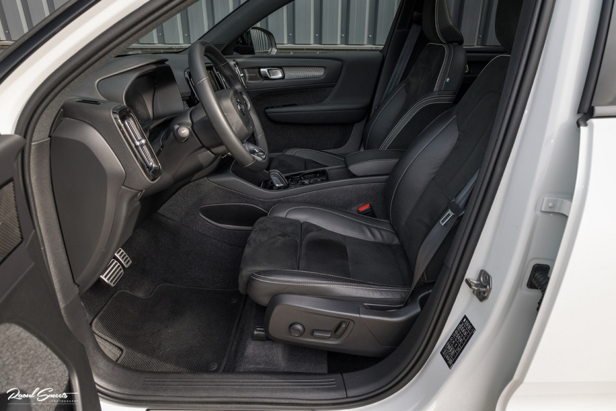 Volvo XC40 1.5 T5 Recharge R-Design | Adaptieve cruise | Panorama dak | Harman Kardon | Zwenkbare trekhaak |