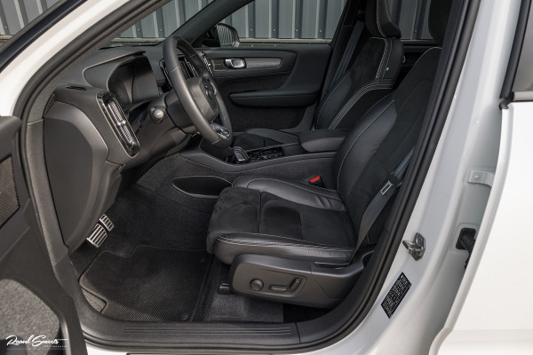 Volvo XC40 1.5 T5 Recharge R-Design | Adaptieve cruise | Panorama dak | Harman Kardon | Zwenkbare trekhaak |