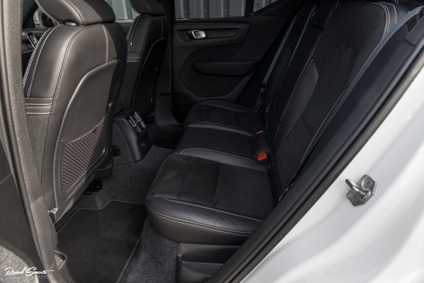 Volvo XC40 1.5 T5 Recharge R-Design | Adaptieve cruise | Panorama dak | Harman Kardon | Zwenkbare trekhaak |