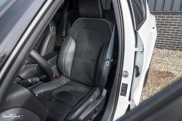 Volvo XC40 1.5 T5 Recharge R-Design | Adaptieve cruise | Panorama dak | Harman Kardon | Zwenkbare trekhaak |