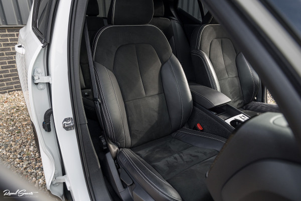 Volvo XC40 1.5 T5 Recharge R-Design | Adaptieve cruise | Panorama dak | Harman Kardon | Zwenkbare trekhaak |