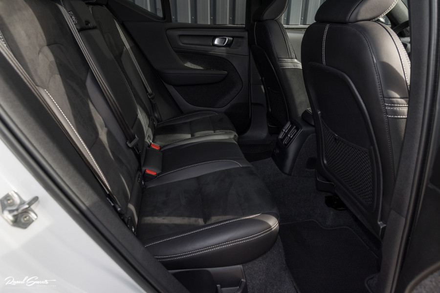 Volvo XC40 1.5 T5 Recharge R-Design | Adaptieve cruise | Panorama dak | Harman Kardon | Zwenkbare trekhaak |