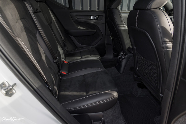 Volvo XC40 1.5 T5 Recharge R-Design | Adaptieve cruise | Panorama dak | Harman Kardon | Zwenkbare trekhaak |