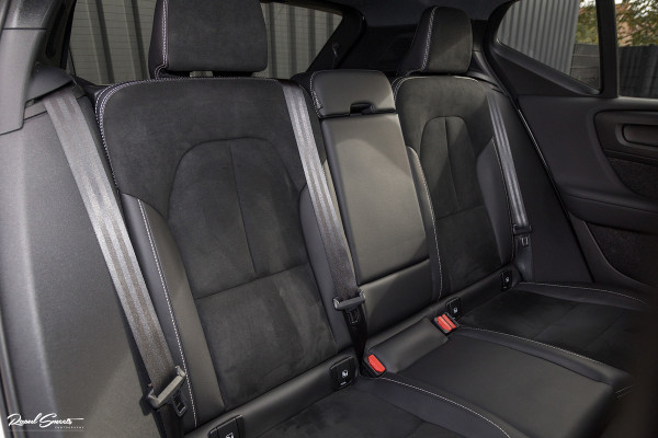 Volvo XC40 1.5 T5 Recharge R-Design | Adaptieve cruise | Panorama dak | Harman Kardon | Zwenkbare trekhaak |