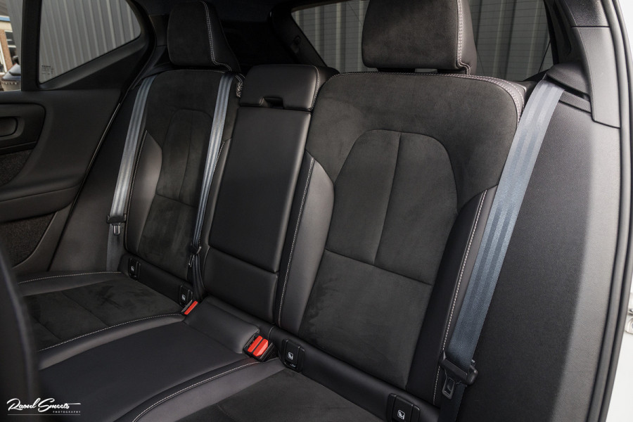 Volvo XC40 1.5 T5 Recharge R-Design | Adaptieve cruise | Panorama dak | Harman Kardon | Zwenkbare trekhaak |