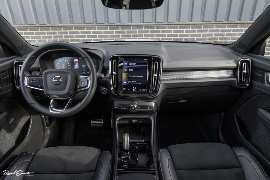 Volvo XC40 1.5 T5 Recharge R-Design | Adaptieve cruise | Panorama dak | Harman Kardon | Zwenkbare trekhaak |