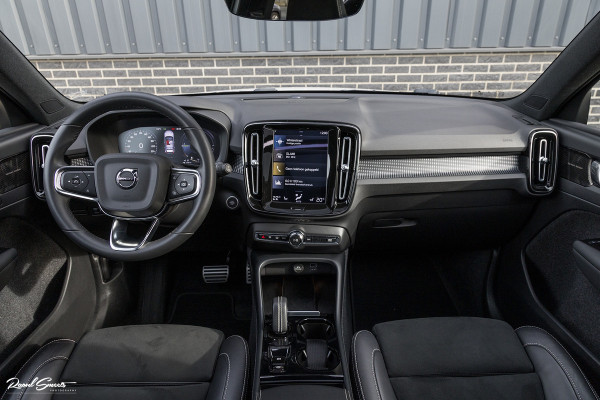 Volvo XC40 1.5 T5 Recharge R-Design | Adaptieve cruise | Panorama dak | Harman Kardon | Zwenkbare trekhaak |