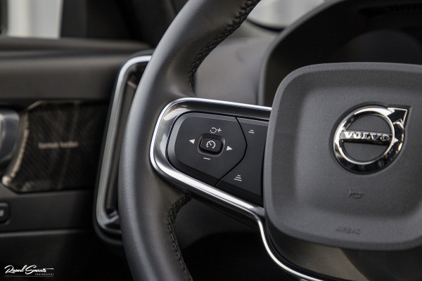 Volvo XC40 1.5 T5 Recharge R-Design | Adaptieve cruise | Panorama dak | Harman Kardon | Zwenkbare trekhaak |