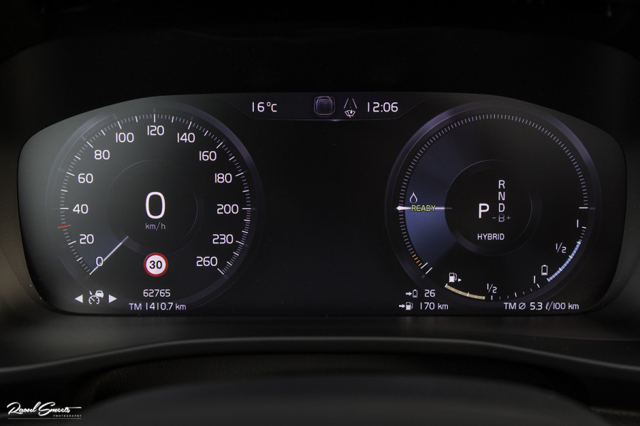 Volvo XC40 1.5 T5 Recharge R-Design | Adaptieve cruise | Panorama dak | Harman Kardon | Zwenkbare trekhaak |