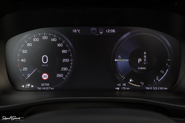 Volvo XC40 1.5 T5 Recharge R-Design | Adaptieve cruise | Panorama dak | Harman Kardon | Zwenkbare trekhaak |