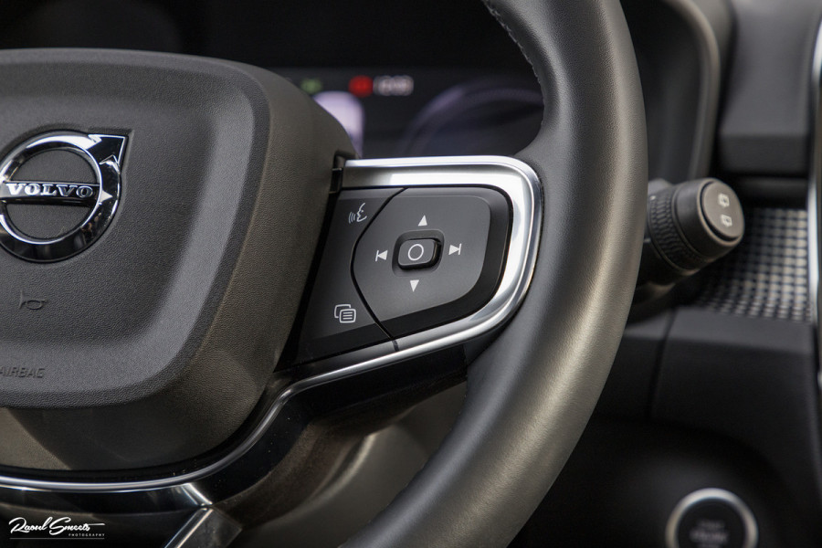 Volvo XC40 1.5 T5 Recharge R-Design | Adaptieve cruise | Panorama dak | Harman Kardon | Zwenkbare trekhaak |