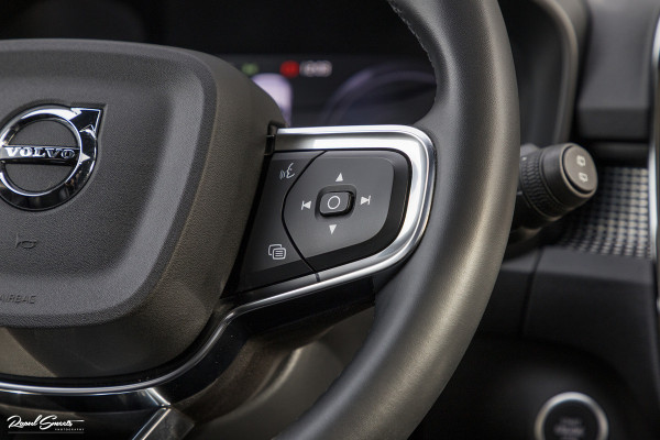 Volvo XC40 1.5 T5 Recharge R-Design | Adaptieve cruise | Panorama dak | Harman Kardon | Zwenkbare trekhaak |