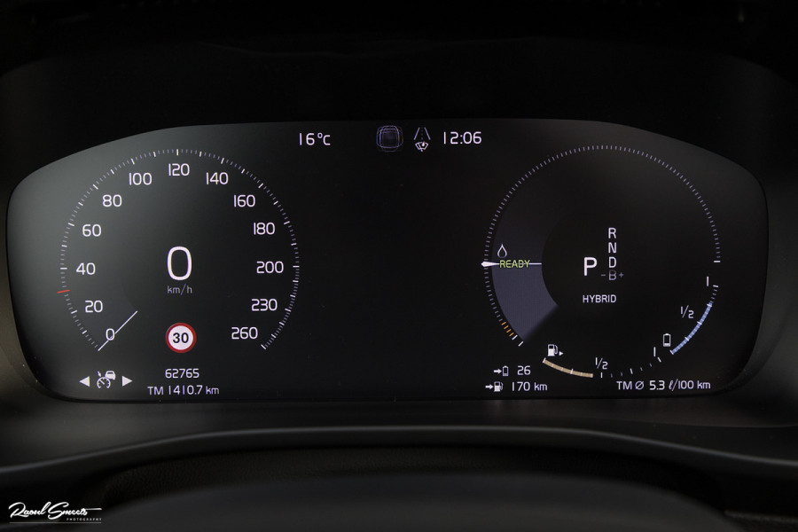 Volvo XC40 1.5 T5 Recharge R-Design | Adaptieve cruise | Panorama dak | Harman Kardon | Zwenkbare trekhaak |