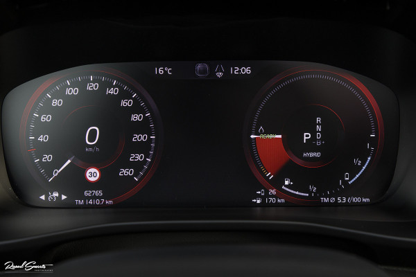 Volvo XC40 1.5 T5 Recharge R-Design | Adaptieve cruise | Panorama dak | Harman Kardon | Zwenkbare trekhaak |