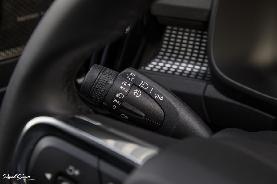 Volvo XC40 1.5 T5 Recharge R-Design | Adaptieve cruise | Panorama dak | Harman Kardon | Zwenkbare trekhaak |