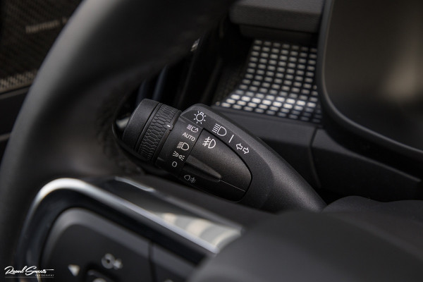 Volvo XC40 1.5 T5 Recharge R-Design | Adaptieve cruise | Panorama dak | Harman Kardon | Zwenkbare trekhaak |