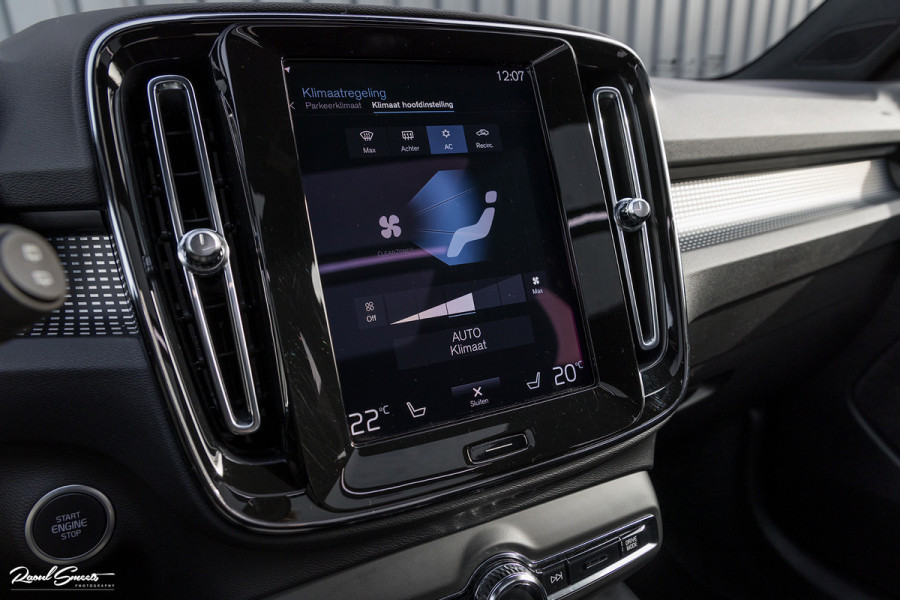 Volvo XC40 1.5 T5 Recharge R-Design | Adaptieve cruise | Panorama dak | Harman Kardon | Zwenkbare trekhaak |