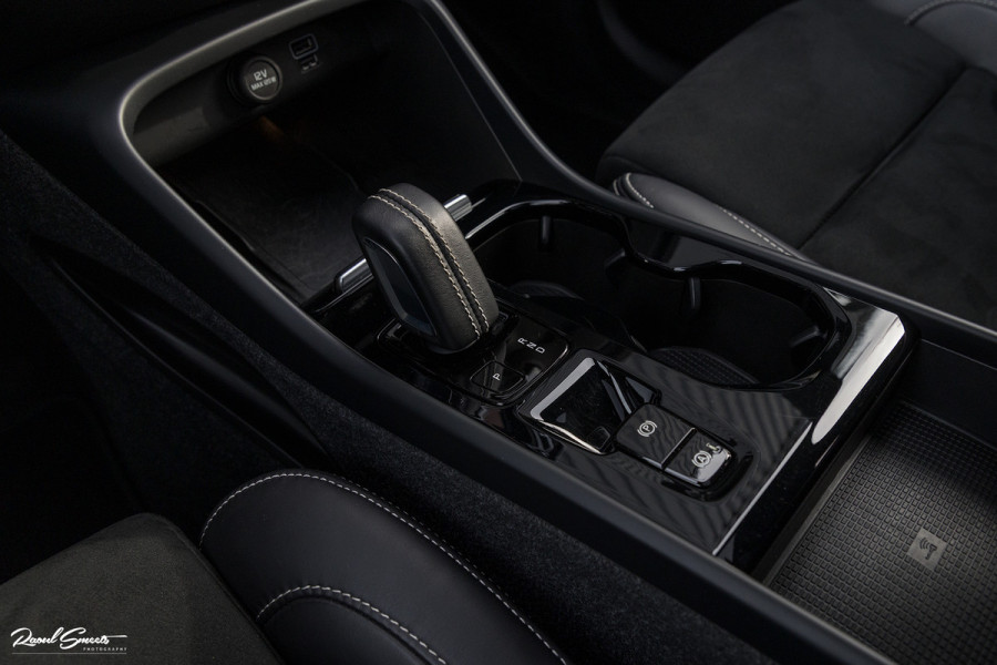 Volvo XC40 1.5 T5 Recharge R-Design | Adaptieve cruise | Panorama dak | Harman Kardon | Zwenkbare trekhaak |