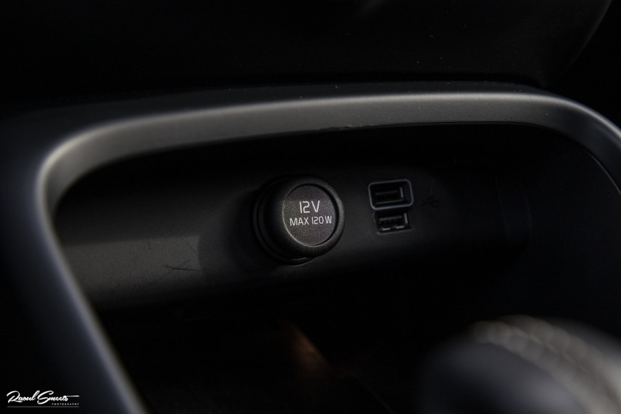 Volvo XC40 1.5 T5 Recharge R-Design | Adaptieve cruise | Panorama dak | Harman Kardon | Zwenkbare trekhaak |