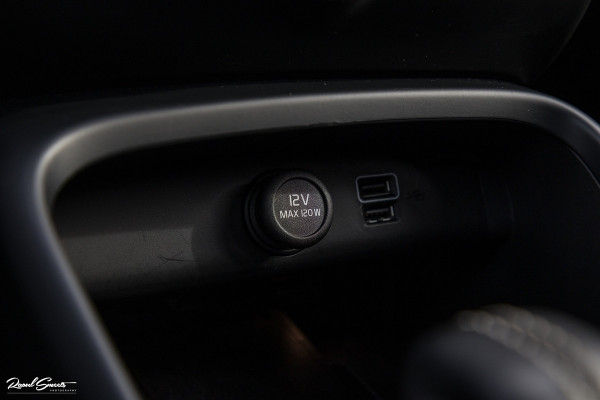 Volvo XC40 1.5 T5 Recharge R-Design | Adaptieve cruise | Panorama dak | Harman Kardon | Zwenkbare trekhaak |