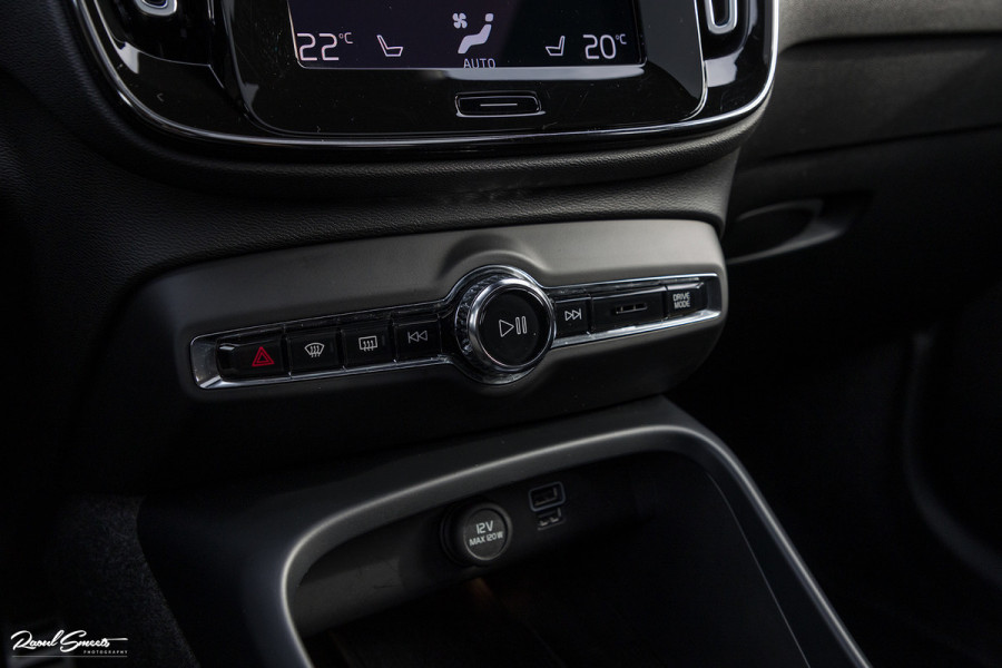 Volvo XC40 1.5 T5 Recharge R-Design | Adaptieve cruise | Panorama dak | Harman Kardon | Zwenkbare trekhaak |