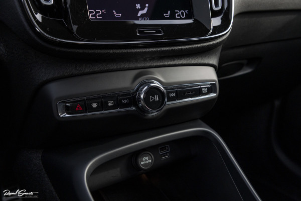 Volvo XC40 1.5 T5 Recharge R-Design | Adaptieve cruise | Panorama dak | Harman Kardon | Zwenkbare trekhaak |