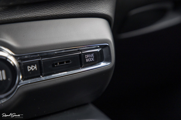 Volvo XC40 1.5 T5 Recharge R-Design | Adaptieve cruise | Panorama dak | Harman Kardon | Zwenkbare trekhaak |