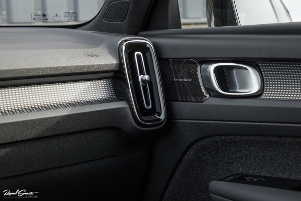 Volvo XC40 1.5 T5 Recharge R-Design | Adaptieve cruise | Panorama dak | Harman Kardon | Zwenkbare trekhaak |