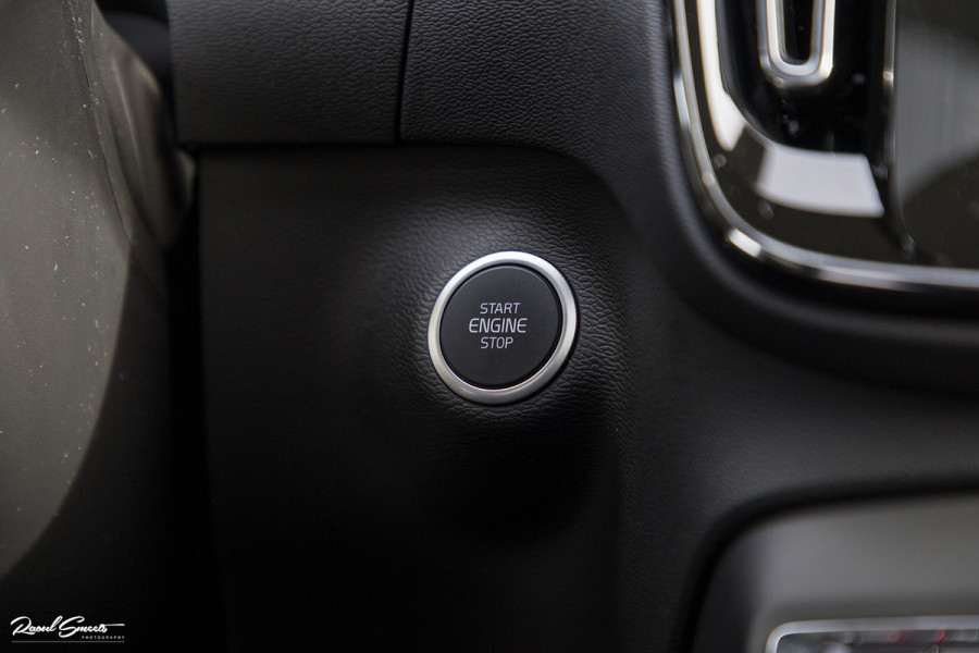 Volvo XC40 1.5 T5 Recharge R-Design | Adaptieve cruise | Panorama dak | Harman Kardon | Zwenkbare trekhaak |