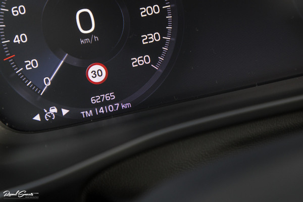 Volvo XC40 1.5 T5 Recharge R-Design | Adaptieve cruise | Panorama dak | Harman Kardon | Zwenkbare trekhaak |