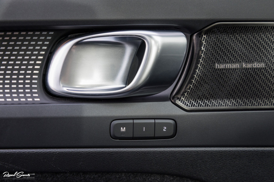 Volvo XC40 1.5 T5 Recharge R-Design | Adaptieve cruise | Panorama dak | Harman Kardon | Zwenkbare trekhaak |