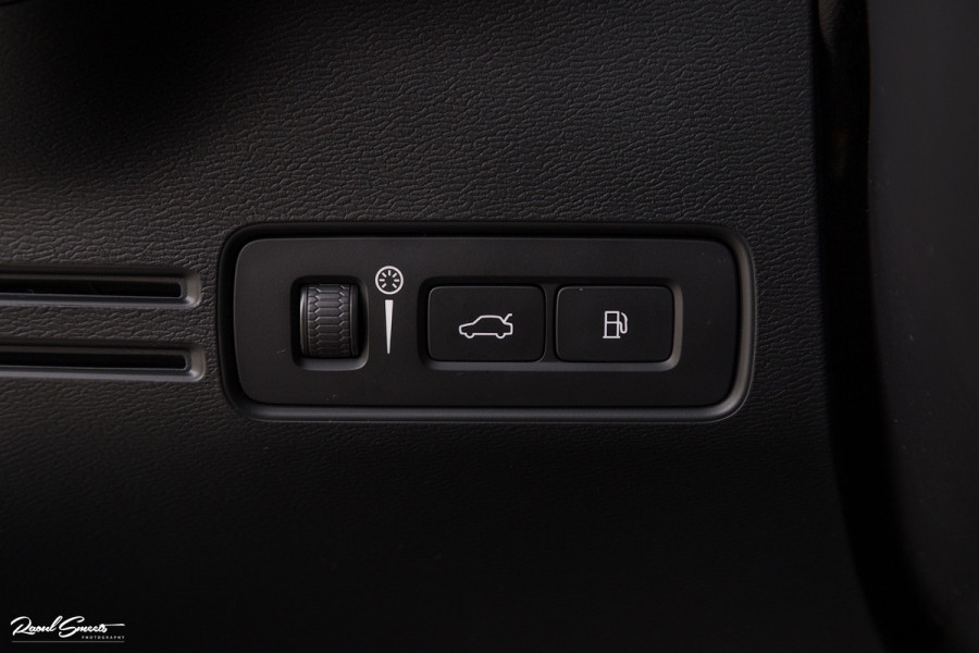 Volvo XC40 1.5 T5 Recharge R-Design | Adaptieve cruise | Panorama dak | Harman Kardon | Zwenkbare trekhaak |