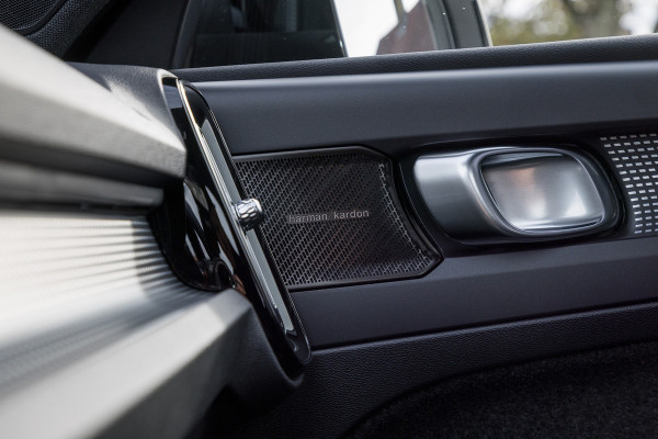 Volvo XC40 1.5 T5 Recharge R-Design | Adaptieve cruise | Panorama dak | Harman Kardon | Zwenkbare trekhaak |