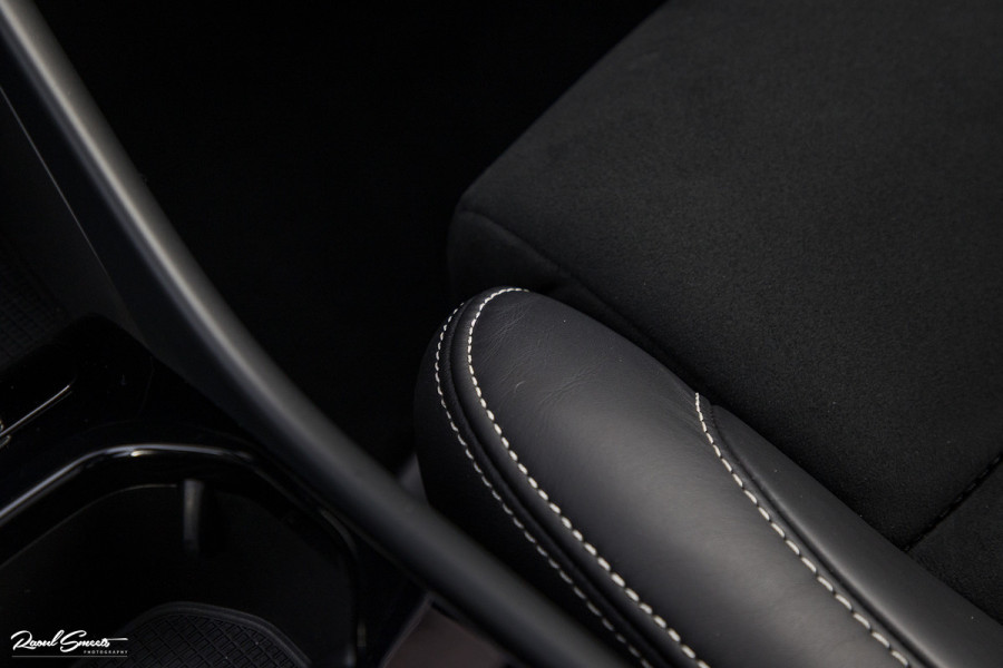 Volvo XC40 1.5 T5 Recharge R-Design | Adaptieve cruise | Panorama dak | Harman Kardon | Zwenkbare trekhaak |