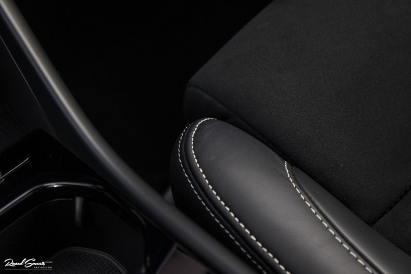 Volvo XC40 1.5 T5 Recharge R-Design | Adaptieve cruise | Panorama dak | Harman Kardon | Zwenkbare trekhaak |