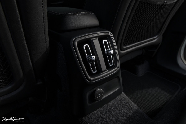 Volvo XC40 1.5 T5 Recharge R-Design | Adaptieve cruise | Panorama dak | Harman Kardon | Zwenkbare trekhaak |