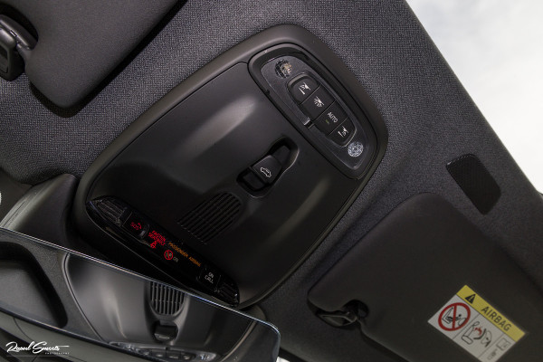 Volvo XC40 1.5 T5 Recharge R-Design | Adaptieve cruise | Panorama dak | Harman Kardon | Zwenkbare trekhaak |