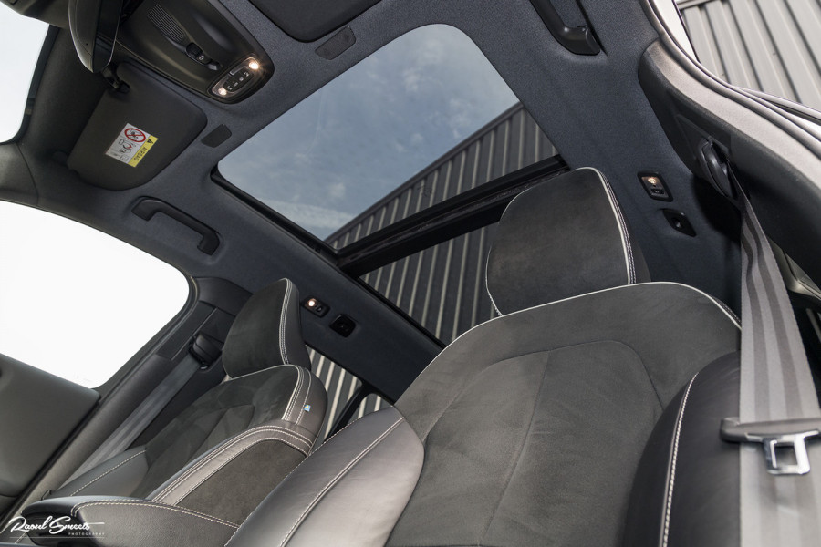 Volvo XC40 1.5 T5 Recharge R-Design | Adaptieve cruise | Panorama dak | Harman Kardon | Zwenkbare trekhaak |